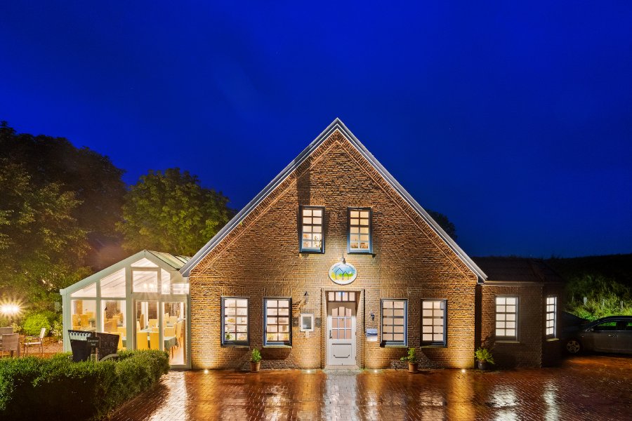 Boutique Hotel Pension Deichinsel Wangerland Friesland Aussenansicht Front 1